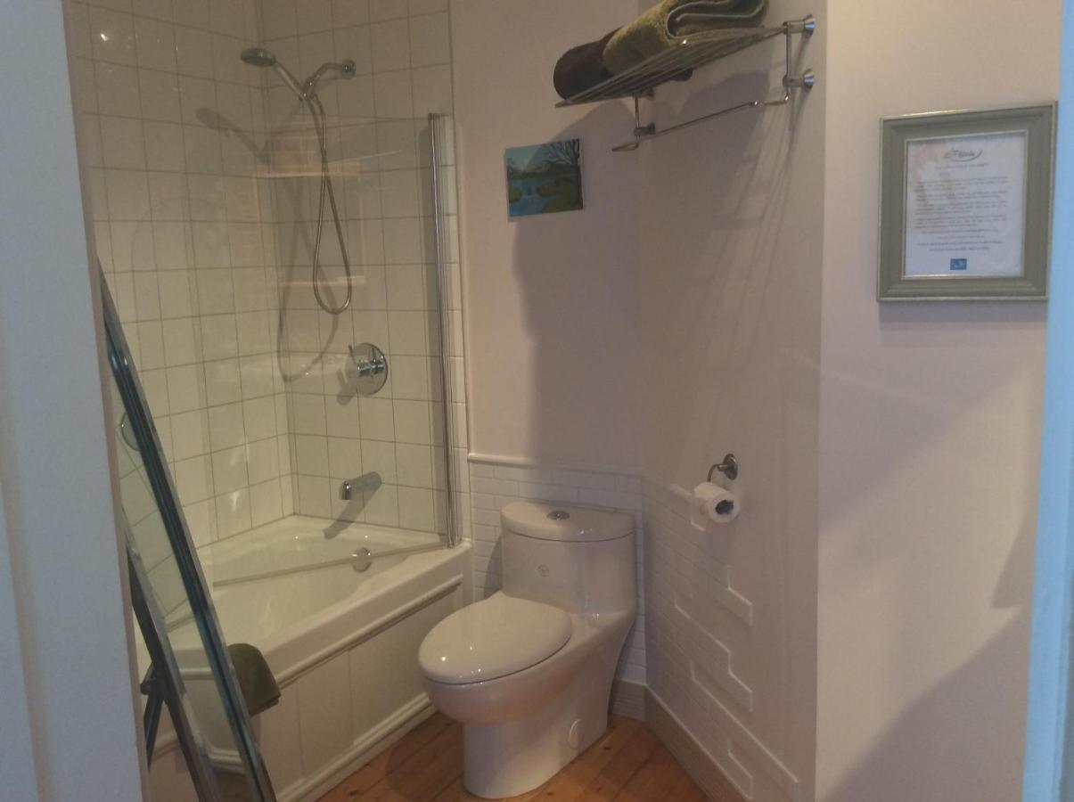 Ile De Garde B&B Шербрук Экстерьер фото